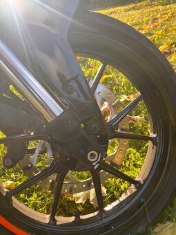 KTM Duke 125 (2021) – plný servis, doplňky, 1. majitel v ČR - 10