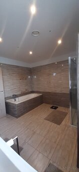 Rodinný dům RD 5+kk + místnost s vířivkou + garáž - 10