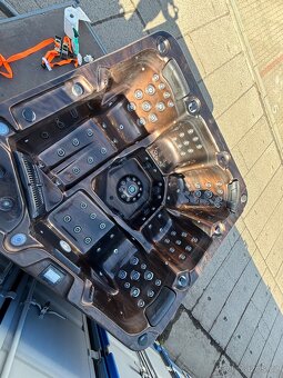 USA Vírivka 93 trysek, 2xlehatko, pro 5 osob,3xmasazni motor - 10