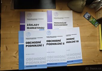 Velký výběr knih a učebnic - 10