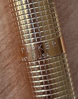 Zlaté plnící pero Parker - 10