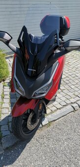 prodám zánovní Honda Forza 350 Smart top box - model 2025 - 10