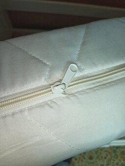 Prodám hezkou postel s výsuvným lůžkem za masivu 90 x 200 cm - 10