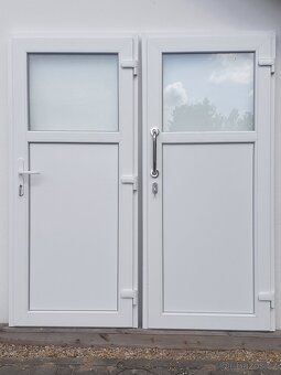 okna a celoprosklené dveře - 10