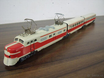 MÄRKLIN ST 800 rychlíkový vlak třívozový červenobéžový origi - 10