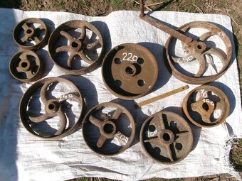 prodám staré litinové řemenice na plochý řemen..... - 10