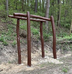 Workout hřiště - venkovní posilovna z akátu - 10