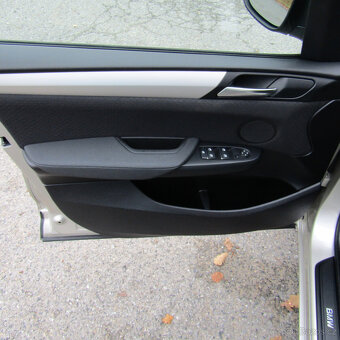 BMW X3, xDrive20i 135kw, Serviska,NAVI - 10