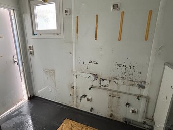 Sanitární / WC kontejner / nutné opravy - 10