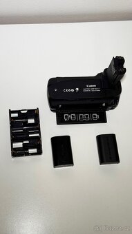 Prodám set Canon 7D + 4 objektivy + batterygrip + blesk - 10