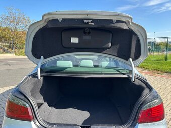 BMW e60 M5 V10 motorem po kompletní repasi - 10