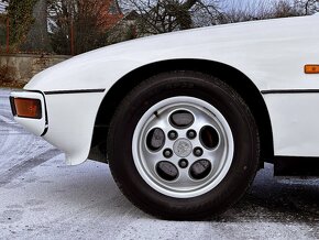 Porsche 924S - 10