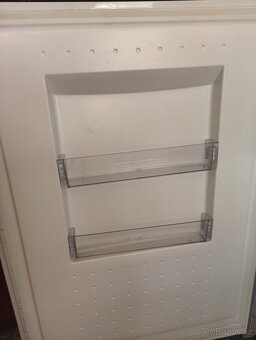 Prodám starší kombinovanou lednici s mrazákem. - 10