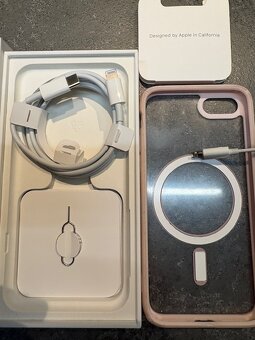 Apple iPhone SE 2020 64Gb White - 10