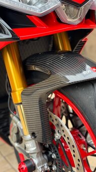 Aprilia Tuono V4 Factory 2022 - 10