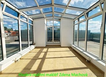 Pronájem velkého bytu s velkou terasou 2x parkovací stání - 10