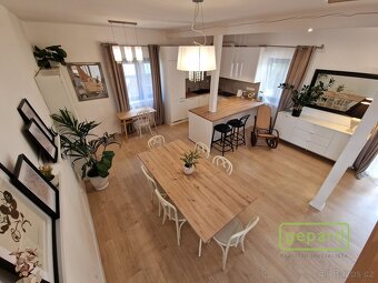 Prodej rodinného domu s prosperujícím ubytováním Airbnb – Ka - 10