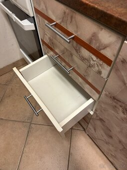 Kuchyňská linka bez spotřebičů - 10