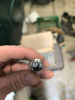 staré náhradné dily - 10