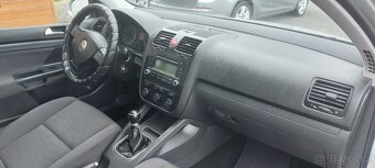 Volkswagen Golf 5 benzin 1,4 pouze 112 000 KM. - 10