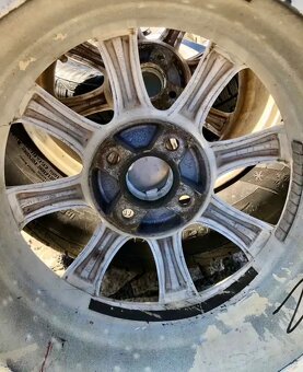 Alu kola rozteč 4x100 nejeté zimní pneu 195/65/15 - 10