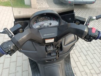 Suzuki Burgman 400 ,super cena, české doklady, platná STK - 10
