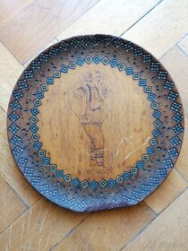 Masivní dřevěné talíře - vyřezávané a vypalované - 10