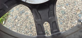 BMW F40 F44 M140i – originální sada alu kol 8Jx18 s pneu Bri - 10