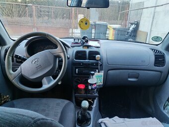 Hyundai Accent 1.3 - 10