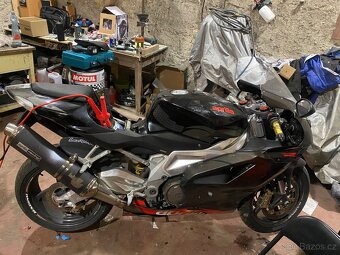 Aprilia RSV 1000 R - 10