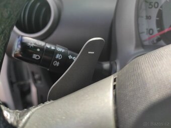 Peugeot 107 1.0 VVTi AUTOMAT 2013 ČR 1.MAJ. 36 tis. km - 10