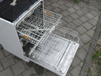 MIELE MYČKA,VOLNĚ STOJÍCÍ,POD KUCHYNSKOU LINKU,LCD,tř.A+ - 10