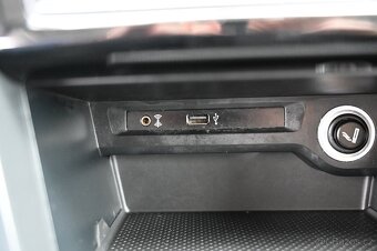 Volkswagen Touran 2.0TDI 110KW 7Míst Comf. 10/16 - 10