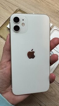 Prodám bílý iPhone 11 64GB - top stav - 10