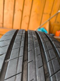 235/60R17/102V - 10
