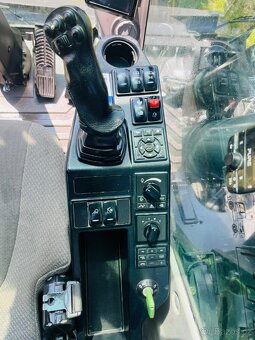 Kolové rypadlo Volvo EW220E - 10