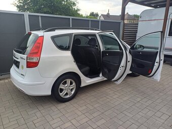 Nové v ČR...Krásný Hyundai I30 cw... - 10