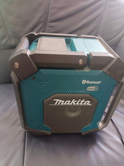 Stavební aku rádio Makita MR007G, nabíječka - 10
