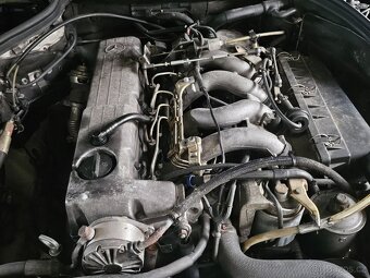 Mercedes 250D Pullmann - 10