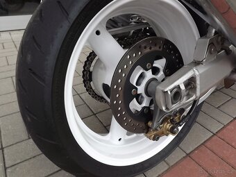 Suzuki GSX 1400 - 10
