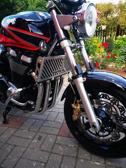 Suzuki GSX 1400 K4 - 10