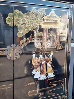 Ručně malovaná čínská masivní komoda - 10