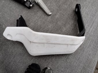 Nádrž Honda Africa Twin 1100 + poškoz. díly - 10