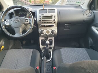 Toyota Urban Cruiser 1.33 VVT-i Sol - 10