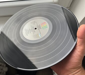 David Bowie – Tonight - 10
