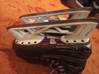 Brankářské brusle Bauer Vapor X900, vel. EUR 44,5., 9D(užší) - 10
