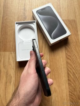 Apple iPhone 15 Pro 1TB černý - 10