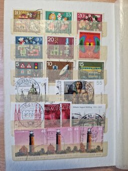 Poštovní známky v albu - 10