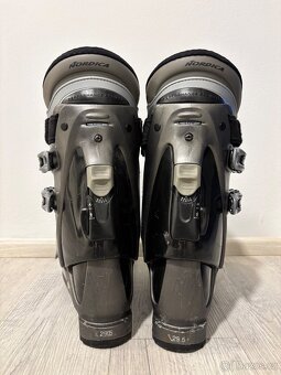 Lyžařský set - lyže, lyžáky, hole - 10