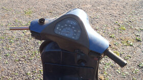 2x Piaggio Vespa 50 - 10